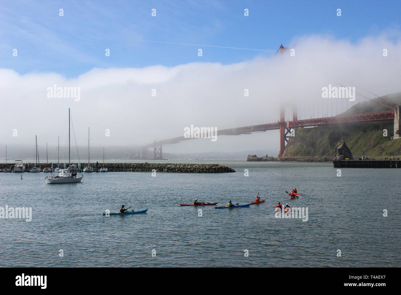 Golden Gate Bridge im Nebel, vom Fort Baker, Kalifornien Stockfoto