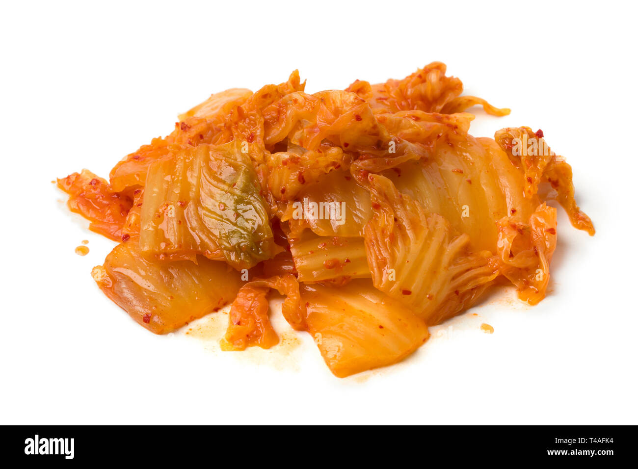 Heap traditioneller koreanischer fermentierter Kimchi auf weißem Hintergrund Stockfoto