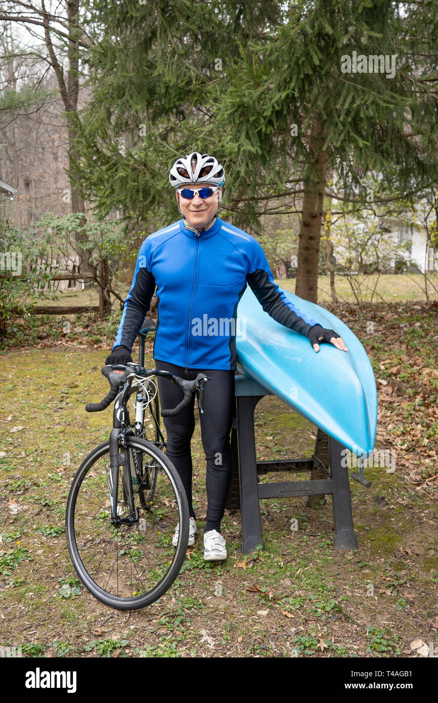 60-jähriger Mann in seinem Bike Outfit Stockfoto