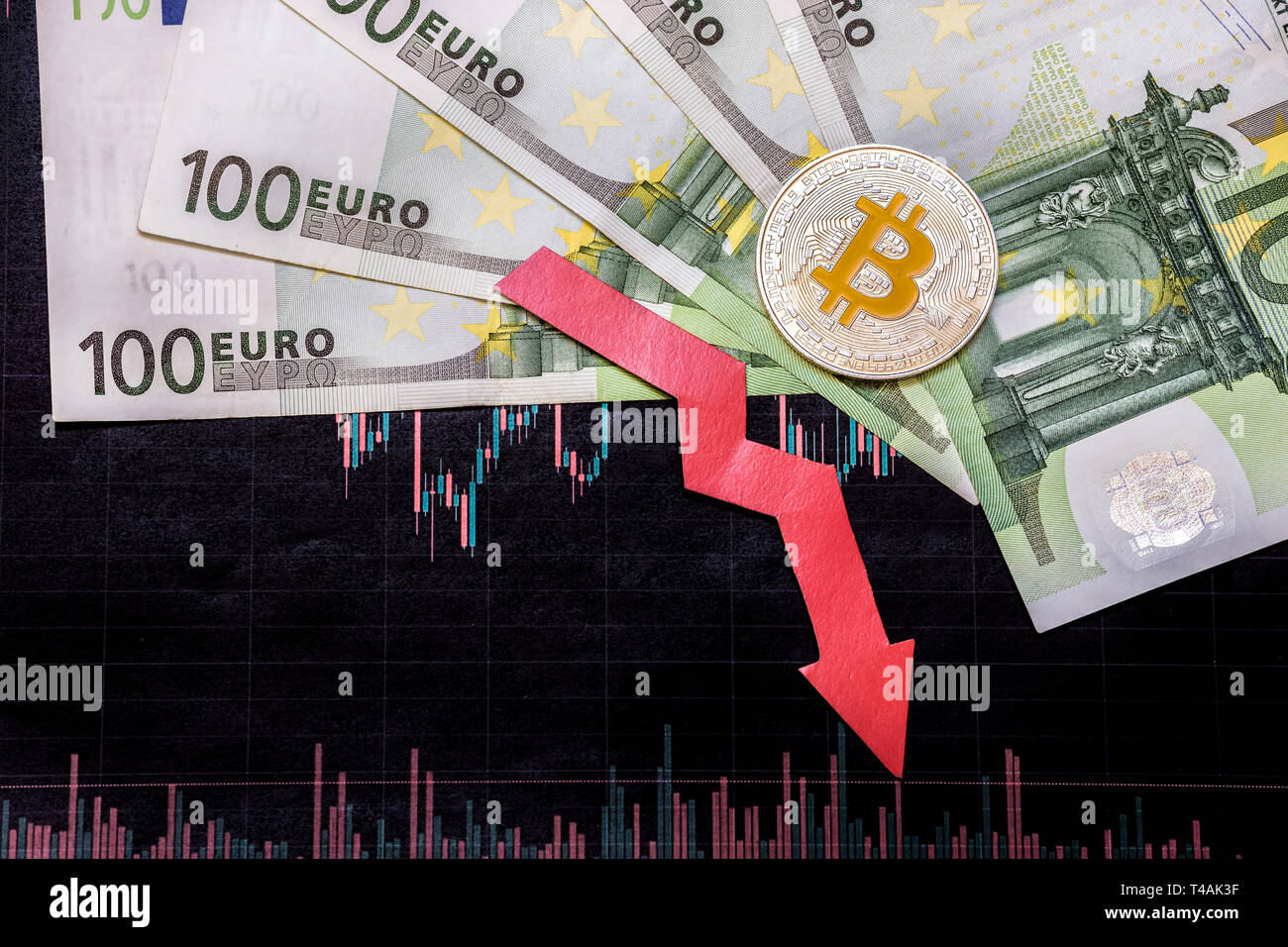 Unrentable Investitionen Abschreibungen virtuelles Geld bitcoin. Roter Pfeil, Silber bitcoin und Euro klicken Sie unten auf Papier forex Chart index Hintergrund. Co Stockfoto