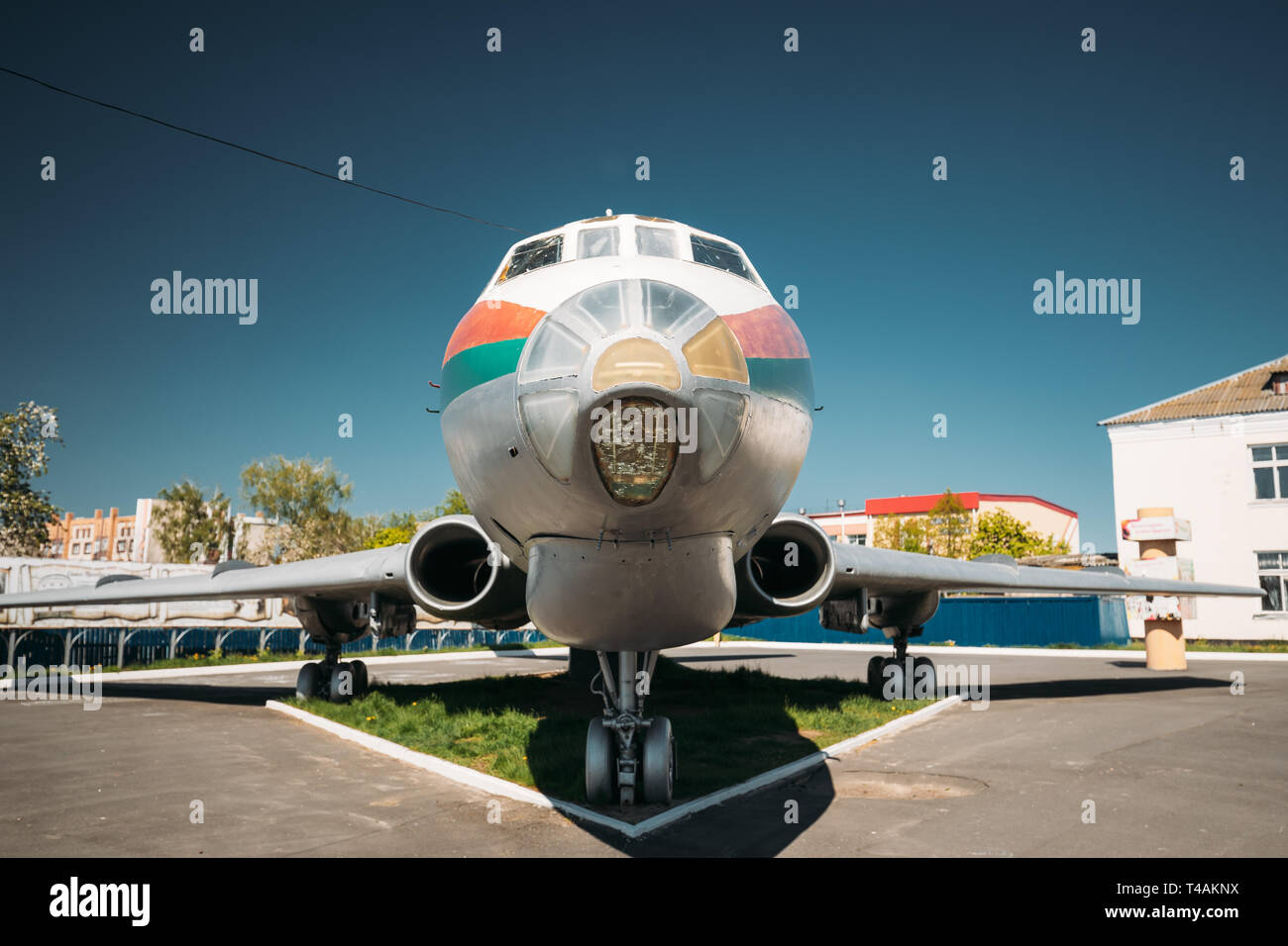 Chachersk, Region Gomel, Belarus. Flugzeuge Es ist auf dem Fahrgestell montiert auf einem der Plätze der Stadt. In der sowjetischen Zeit, gab es ein Kino für eine Weile. Keine Stockfoto