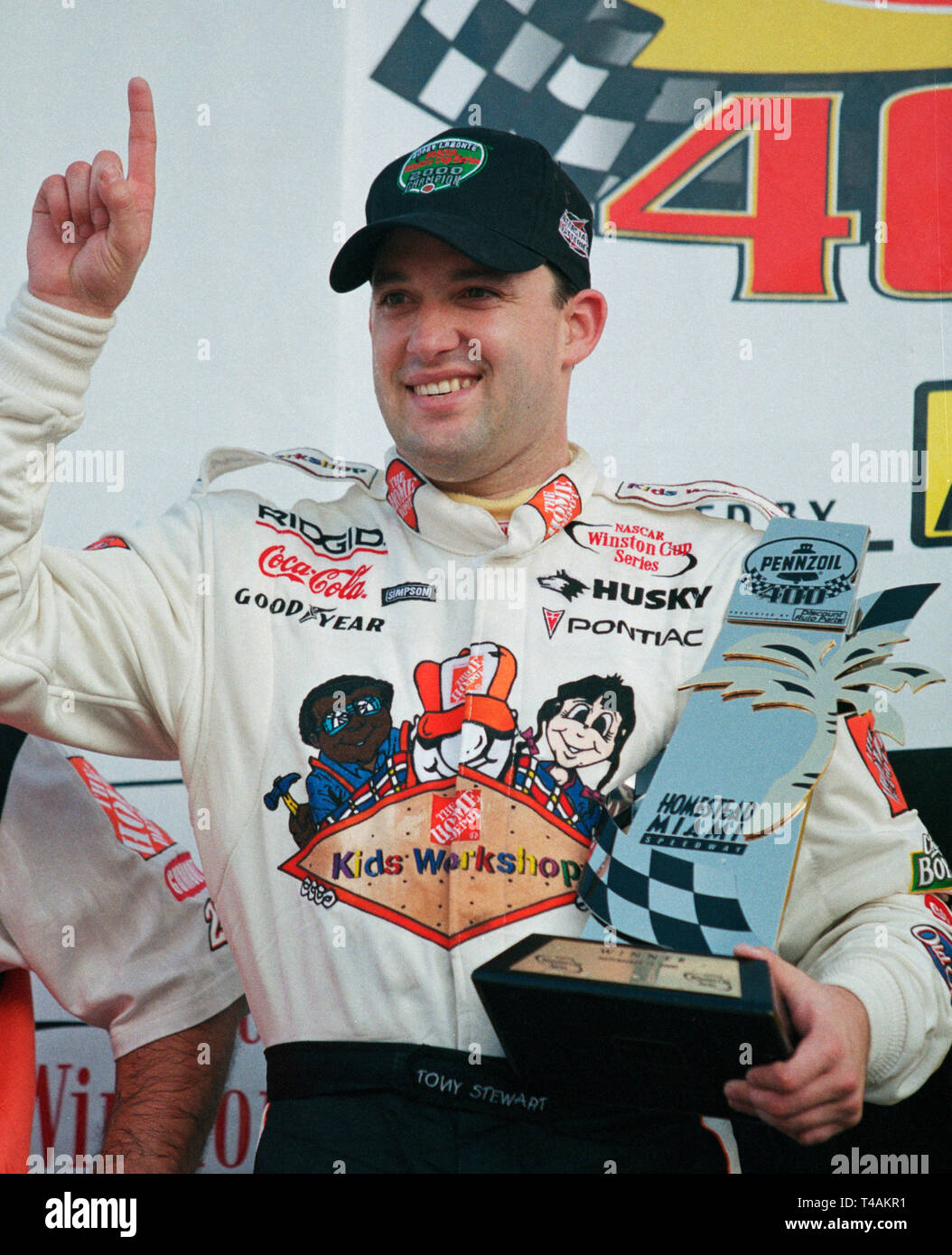 Tony Stewart feiert den Gewinn der Penzoil 400 Nascar Rennen in Homestead Florida auf dem Homestead-Miami Speedway am 12. November 2000. Stockfoto