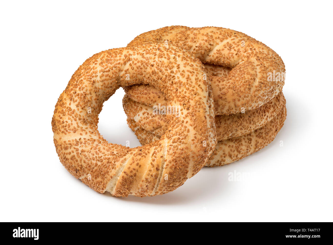 Stapel von traditionellen frisch gebackene Türkische simit Brot auf weißem Hintergrund Stockfoto