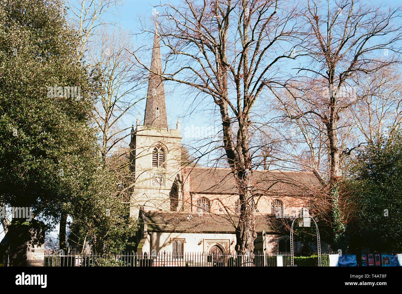 St Mary's Alte Kirche, Stoke Newington, London Großbritannien, von Church Street, im Londoner Stadtteil Hackney Stockfoto