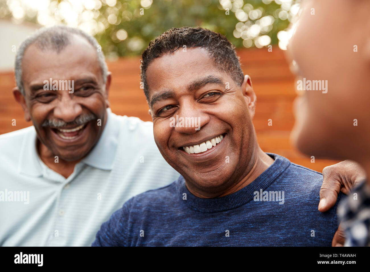 Drei Generationen der Familie Männer gemeinsam lachen, Nahaufnahme Stockfoto