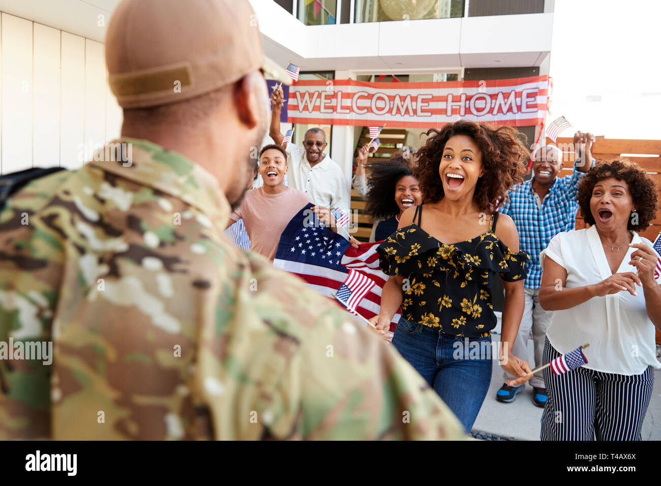 Drei Generation schwarz Familie Soldat wieder zu Hause, über die Schulter, Stockfoto