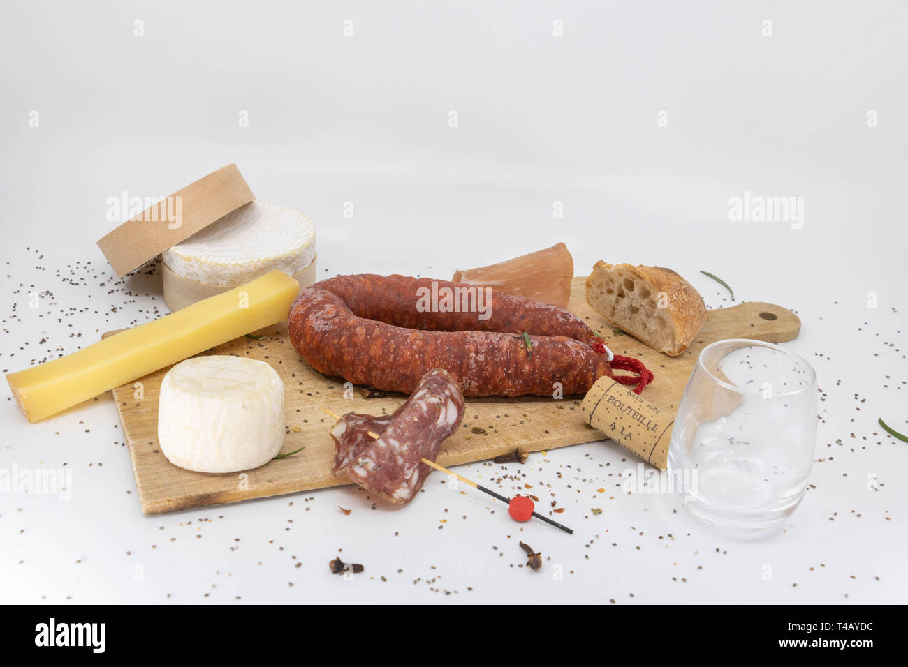 Ende der Ernte, Teller mit Aufschnitt und Käse Stockfoto