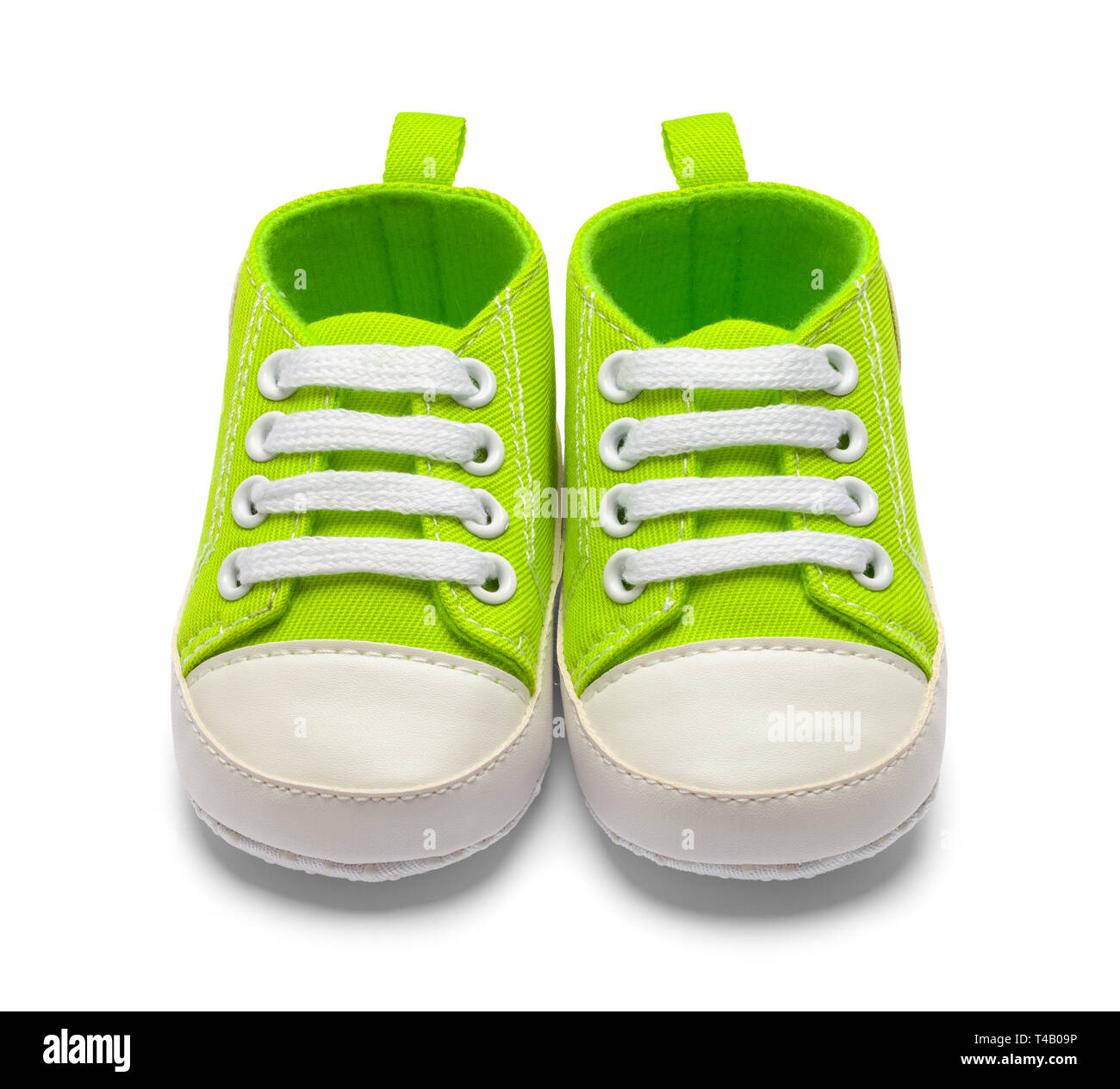 Zwei grüne Baby Schuhe Vorderansicht isoliert auf weißem Hintergrund. Stockfoto