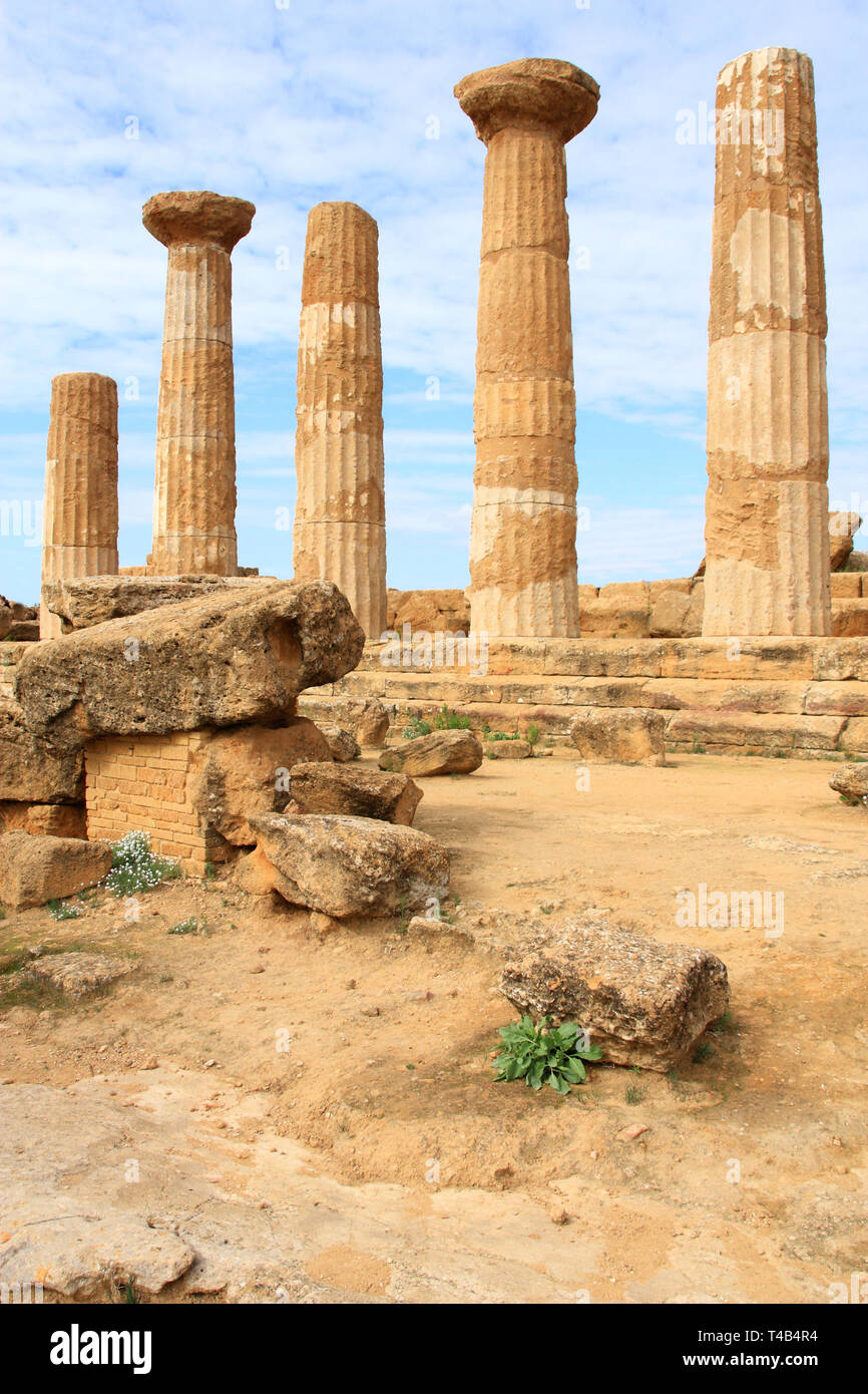 Agrigento, Sizilien Insel in Italien. Berühmte Valle dei Templi, UNESCO-Weltkulturerbe. Griechische Tempel - Überreste der Tempel der Juno. Stockfoto