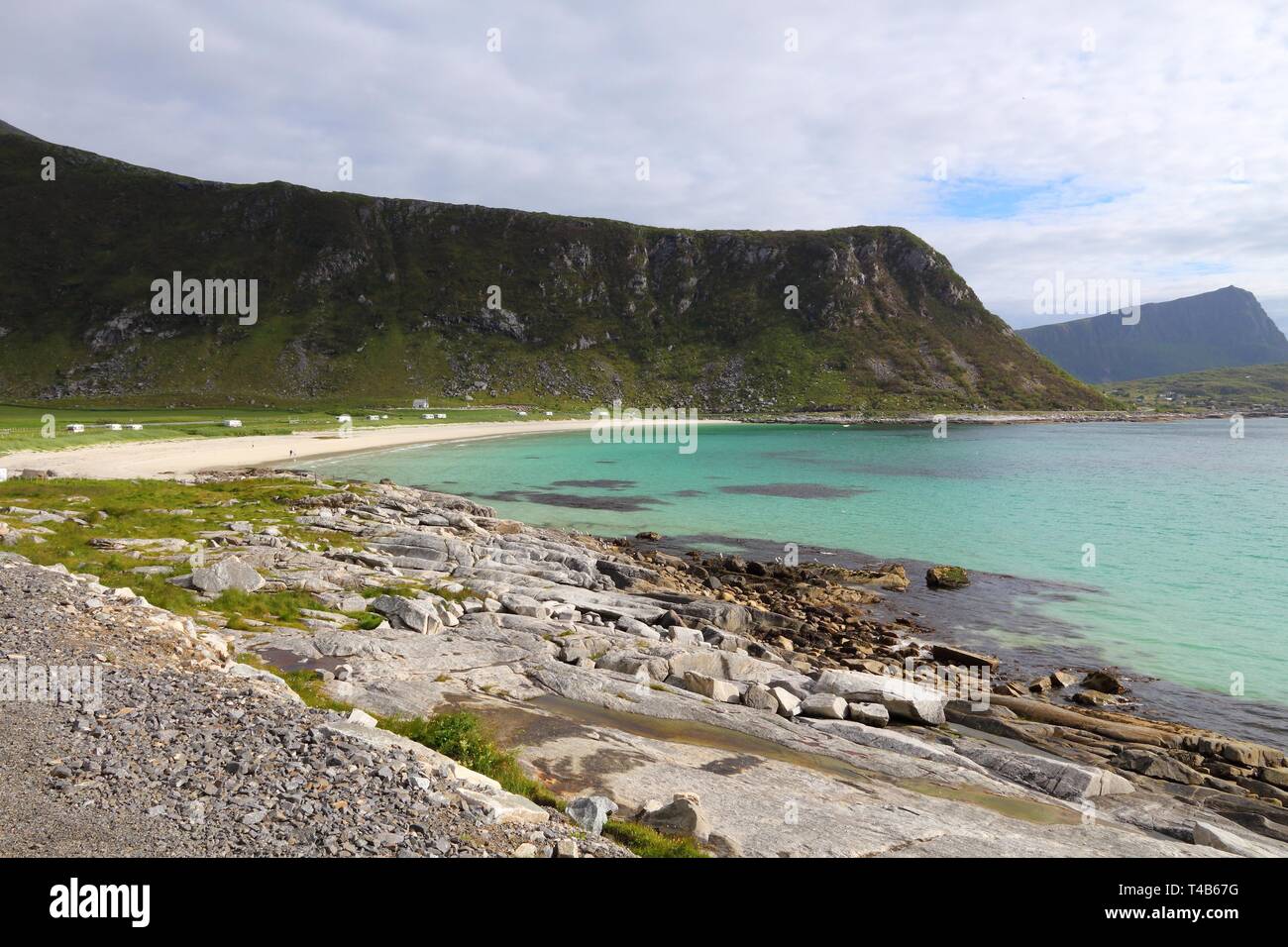 Lofoten Archipel im arktischen Norwegen. Vestvagoy uttakleiv Strand Landschaft auf der Insel. Stockfoto