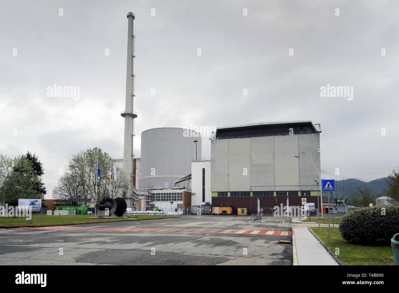 Trino Vercellese Kernkraftwerk, in den Prozess der Deaktivierung durch die Gesellschaft Sogin, verantwortlich für die Stilllegung des italienischen Kernkraftwerke nach der beliebten Referenden von 1987 und 2011 Stockfoto