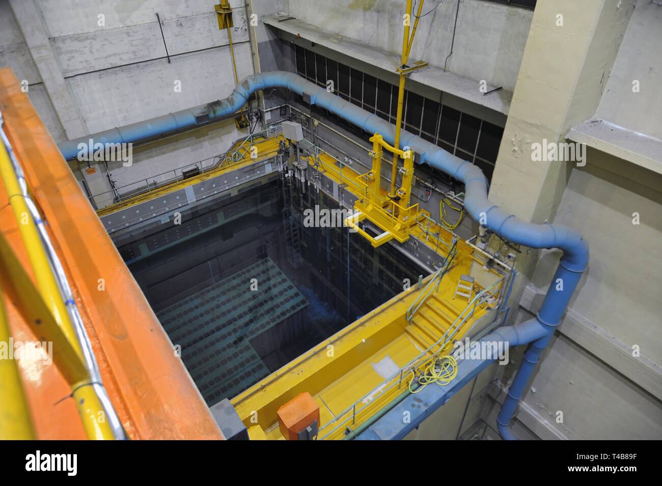 Trino Vercellese Kernkraftwerk, in den Prozess der Deaktivierung durch die Gesellschaft Sogin, verantwortlich für die Stilllegung des italienischen Kernkraftwerke nach der beliebten Referenden von 1987 und 2011. Pool Zimmer für abgebrannten Brennstoff Kühlung Stockfoto