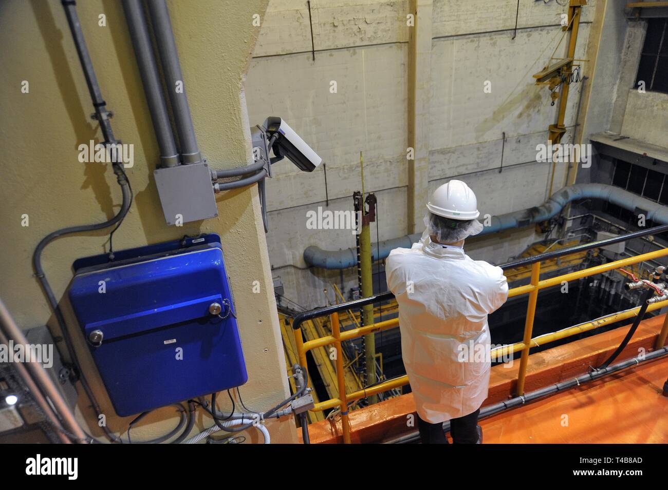 Trino Vercellese Kernkraftwerk, in den Prozess der Deaktivierung durch die Gesellschaft Sogin, verantwortlich für die Stilllegung des italienischen Kernkraftwerke nach der beliebten Referenden von 1987 und 2011. Pool Zimmer für abgebrannten Brennstoff Kühlung Stockfoto