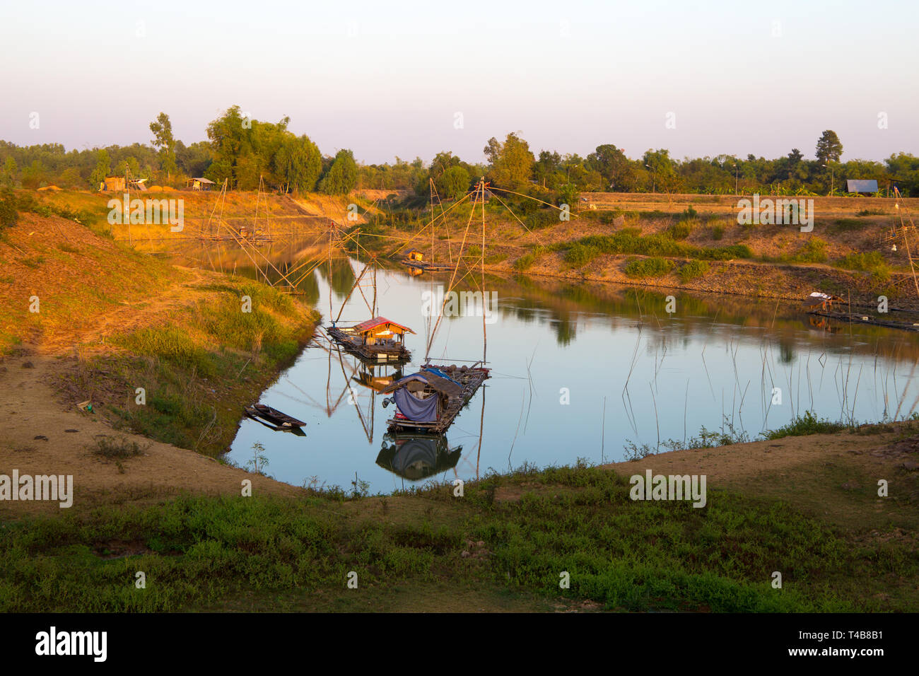 Yor in einem Fischerdorf im Nordosten Thailand in der Nähe von einem See. Yor ist alten Schweinestall Angeln in Asien Stockfoto
