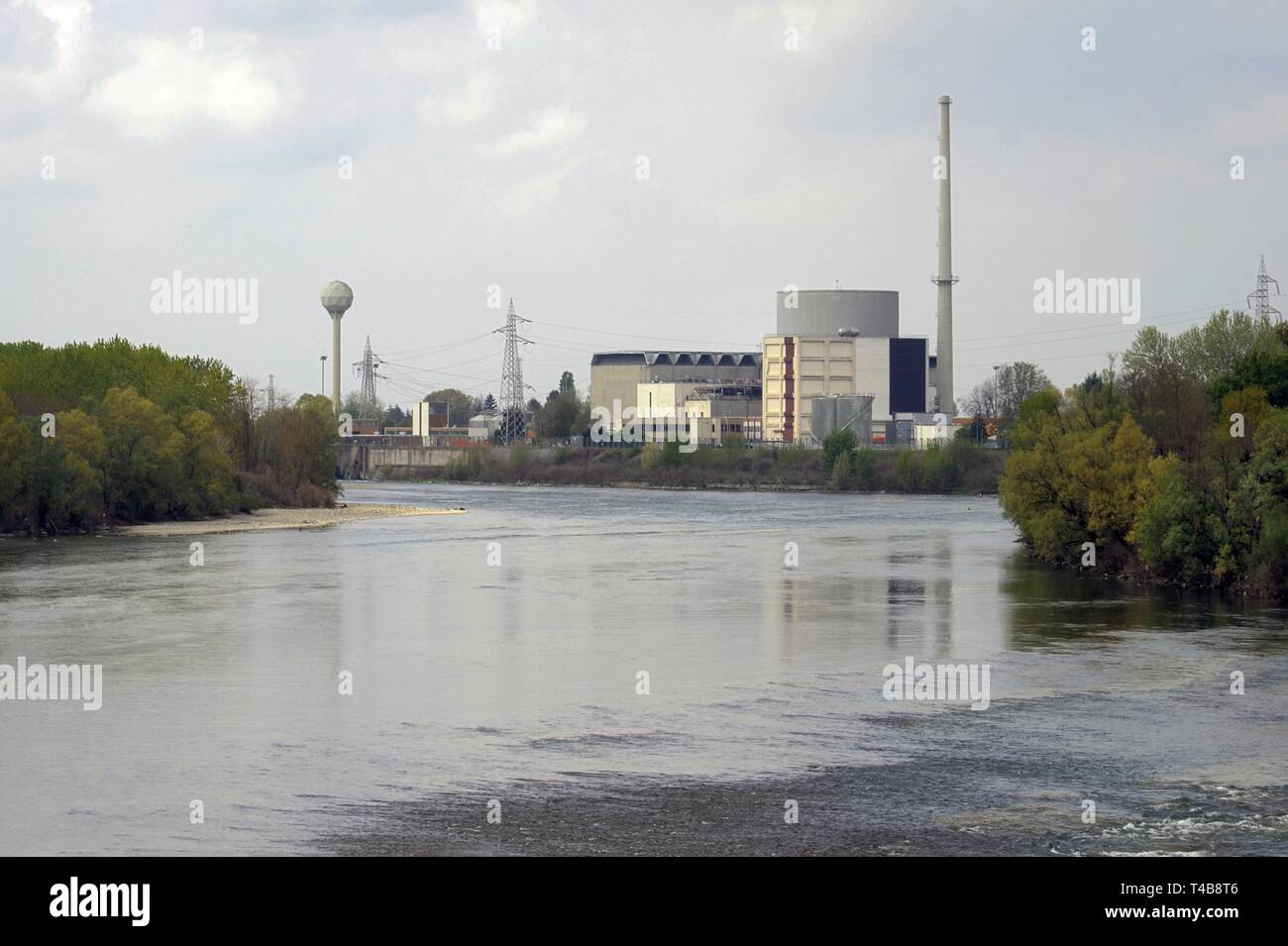 Trino Vercellese Kernkraftwerk, in den Prozess der Deaktivierung durch die Gesellschaft Sogin, verantwortlich für die Stilllegung des italienischen Kernkraftwerke nach der beliebten Referenden von 1987 und 2011 Stockfoto
