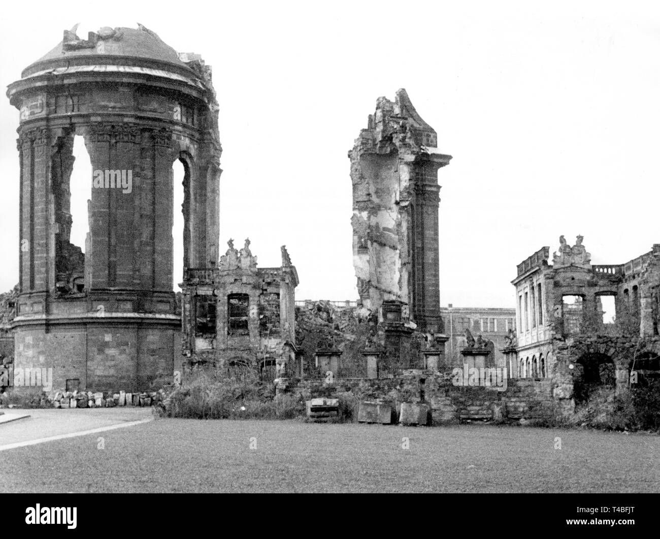 Die Frauenkirche in Dresden wurde im Zweiten Weltkrieg zerstört. Dargestellt in 1960. | Verwendung weltweit Stockfoto