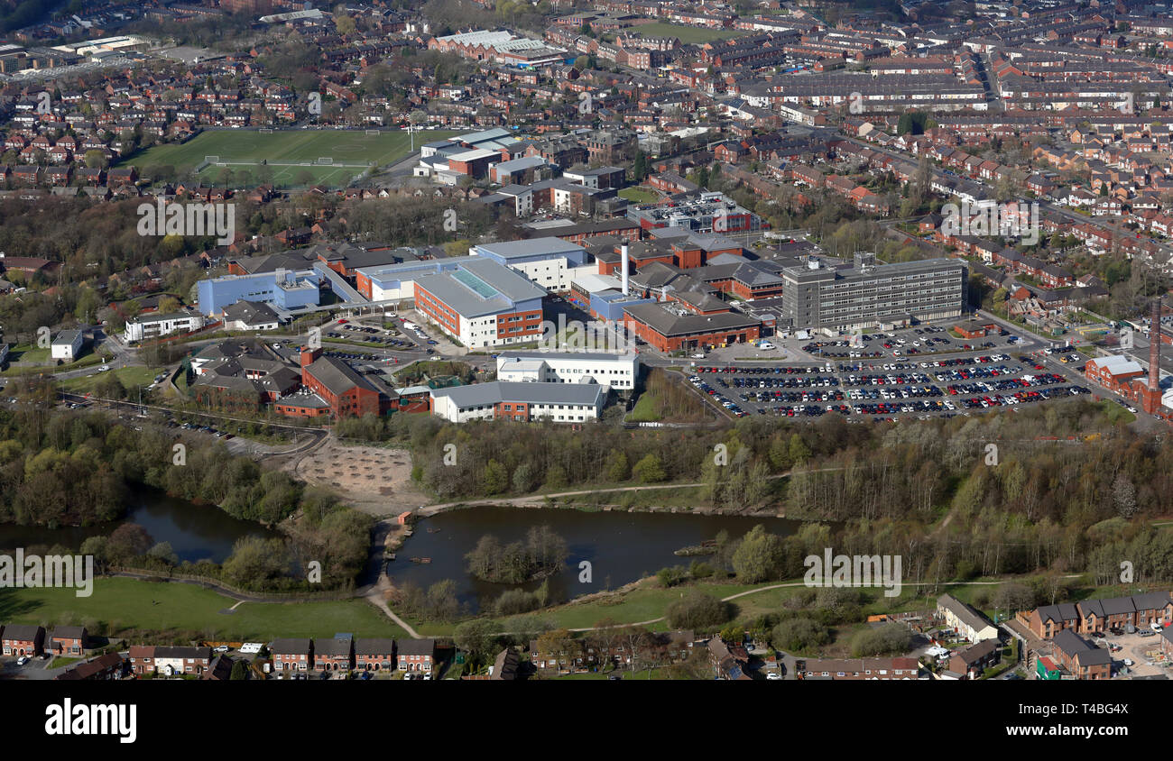 Luftaufnahme von Tameside & Glossop Integrated Care NHS Foundation Trust in der Nähe von stalybridge in Ashton-under-Lyne, Greater Manchester OL 6. Stockfoto