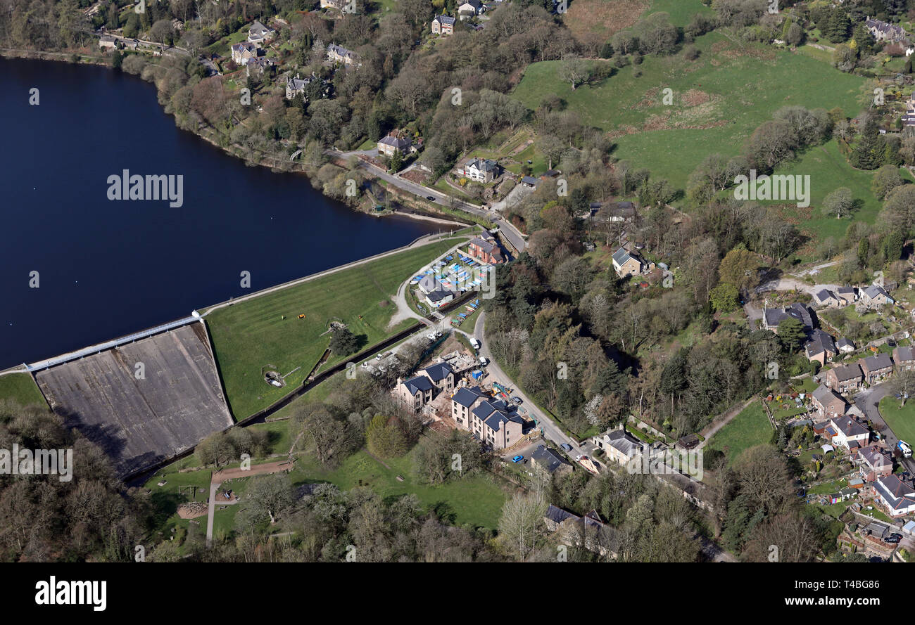 Luftaufnahme von Toddbrook Reservoir, neues Gehäuse & Sailing Club, Whaley Bridge, High Peak, Stockfoto
