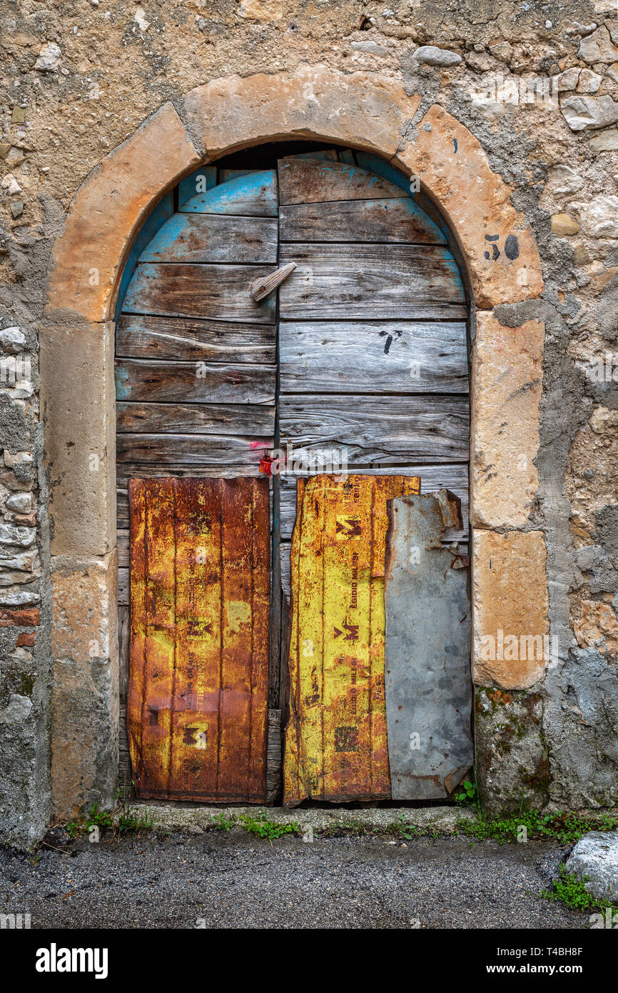 Cellar Door von Landschaft Gebäude, Abruzzen Stockfoto