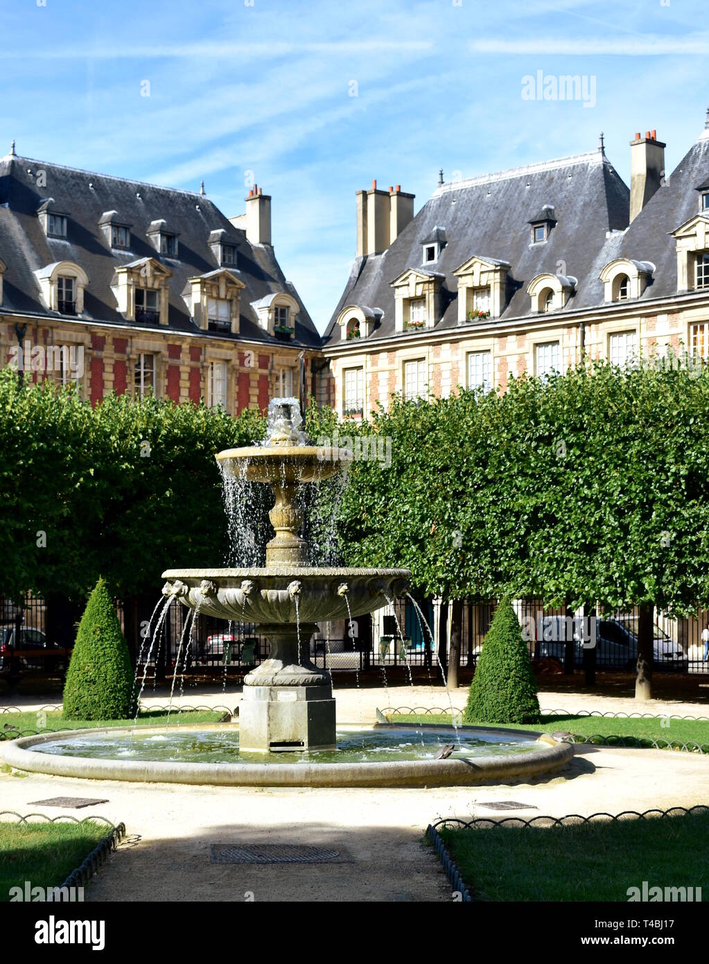 Place des Vosges, der älteste Platz in Paris. Le Marais. Paris, Frankreich. Stockfoto