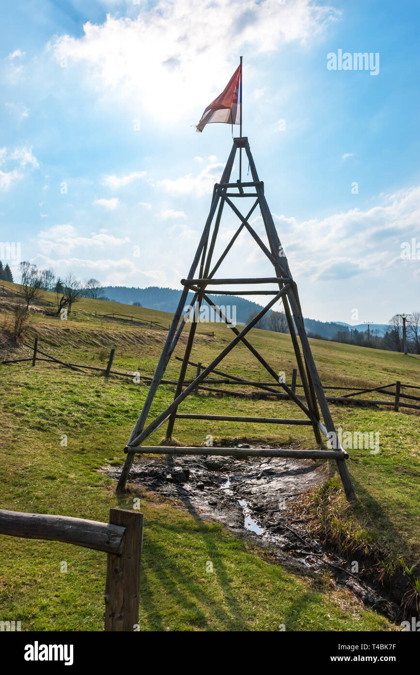 Das natürliche Öl Feder in Korna Dorf im Naturschutzgebiet von Kysuce (Slowakei) Stockfoto