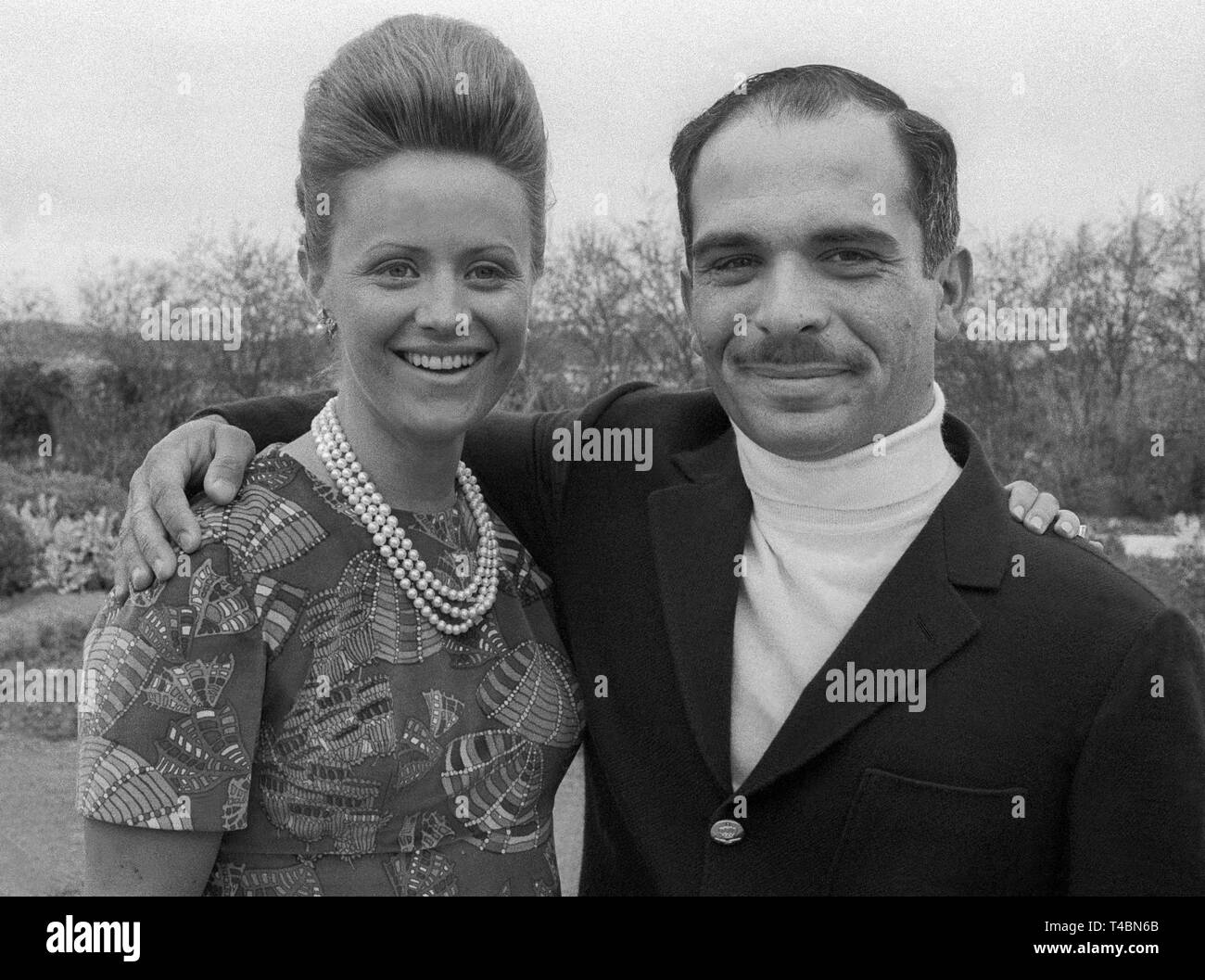 HUSSEIN bin Talal von Jordanien und Frau Prinzessin Muna Stockfoto