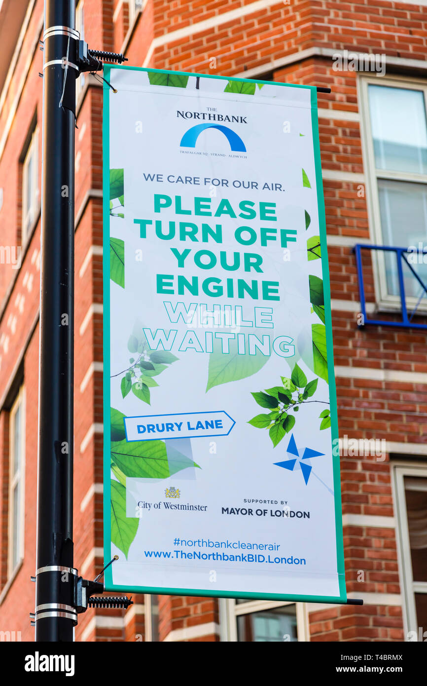 Ein Zeichen fragen Fahrzeug Fahrer ihren Motor ausschalten, während sie darauf warten, Luftqualität, London, England, Großbritannien Stockfoto