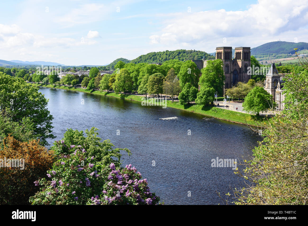 Fluss Ness und St Andrew's Cathedral von Castle Hill, Inverness, Highland, Schottland, Vereinigtes Königreich Stockfoto