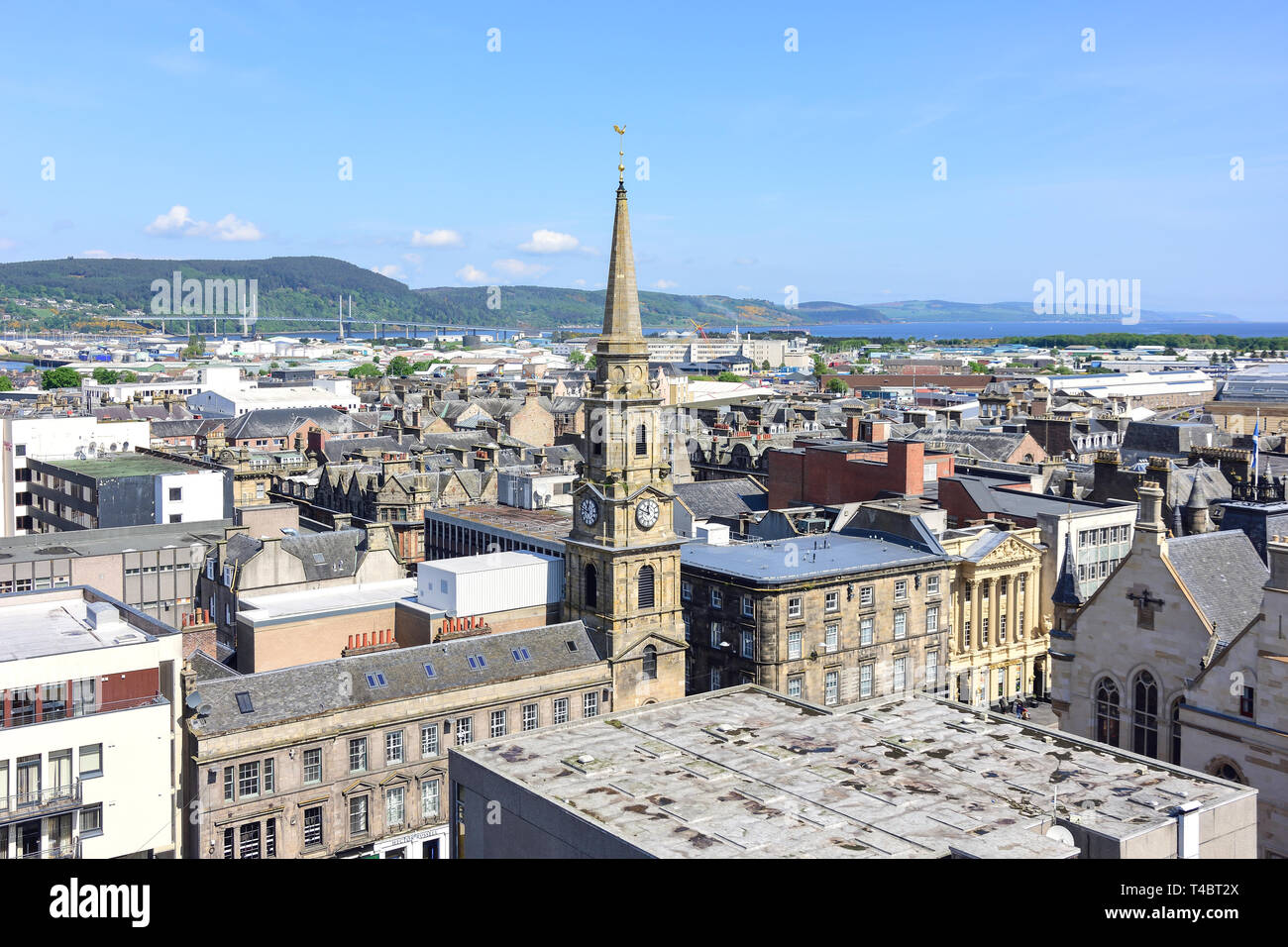 Blick auf die Stadt von der Burg von Inverness, der Kirchturm, Castle Hill, Inverness, Highland, Schottland, Vereinigtes Königreich Stockfoto