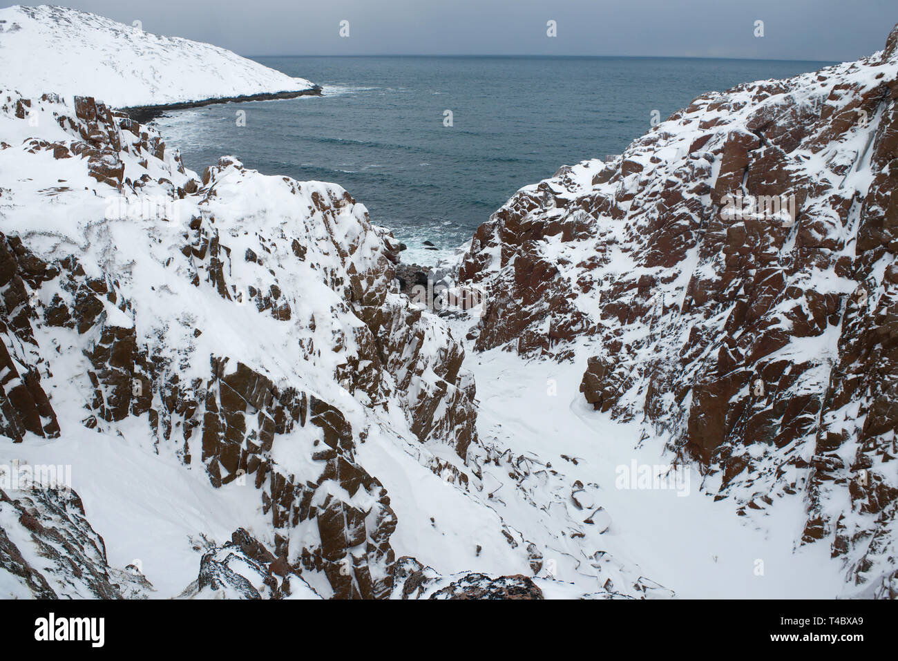 Die Felsen an der Küste der Barentssee. Teriberka. Region Murmansk, Russland Stockfoto