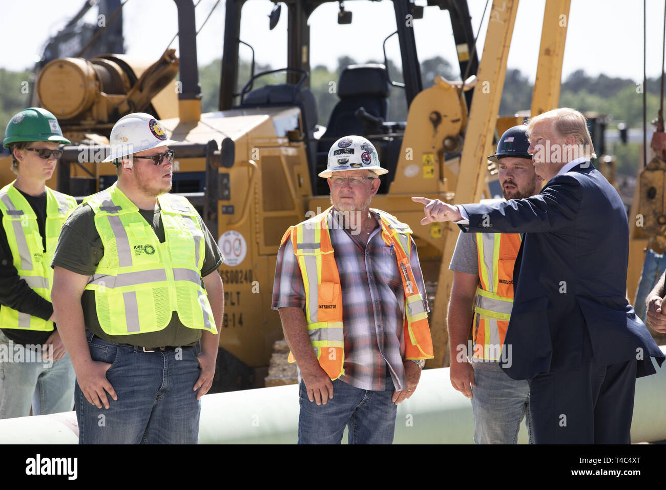 Präsident Donald J. Trumpf trifft und spricht mit Studenten und Gewerkschaftsmitglieder an die Internationale Union der Operating Engineers Internationale Berufsbildung Mitte Mittwoch, 10 April, 2019, im Crosby, Texas. Personen: Präsident Donald Trump Stockfoto