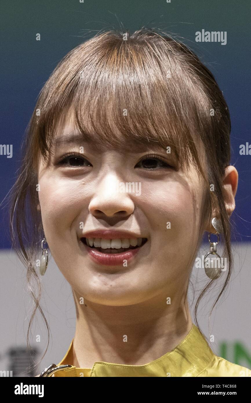 Tokio, Japan. 16 Apr, 2019. Japanisches idol Kazumi Takayama nimmt an einer Pressekonferenz eine neue Service Line Roman und Reiwa Roman Auszeichnung, welche Benutzer soll auf seinen ersten Roman contest ihre Kreationen Senden durch ihre App vom 16. April bis 30. September teilzunehmen, zu verkünden. Credit: Rodrigo Reyes Marin/ZUMA Draht/Alamy leben Nachrichten Stockfoto