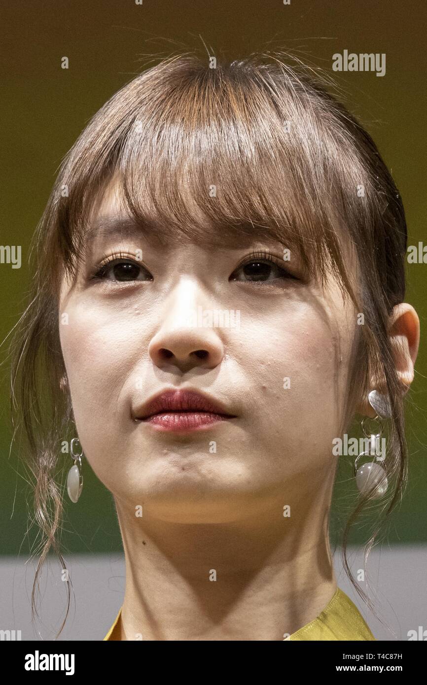 Tokio, Japan. 16 Apr, 2019. Japanisches idol Kazumi Takayama nimmt an einer Pressekonferenz eine neue Service Line Roman und Reiwa Roman Auszeichnung, welche Benutzer soll auf seinen ersten Roman contest ihre Kreationen Senden durch ihre App vom 16. April bis 30. September teilzunehmen, zu verkünden. Credit: Rodrigo Reyes Marin/ZUMA Draht/Alamy leben Nachrichten Stockfoto