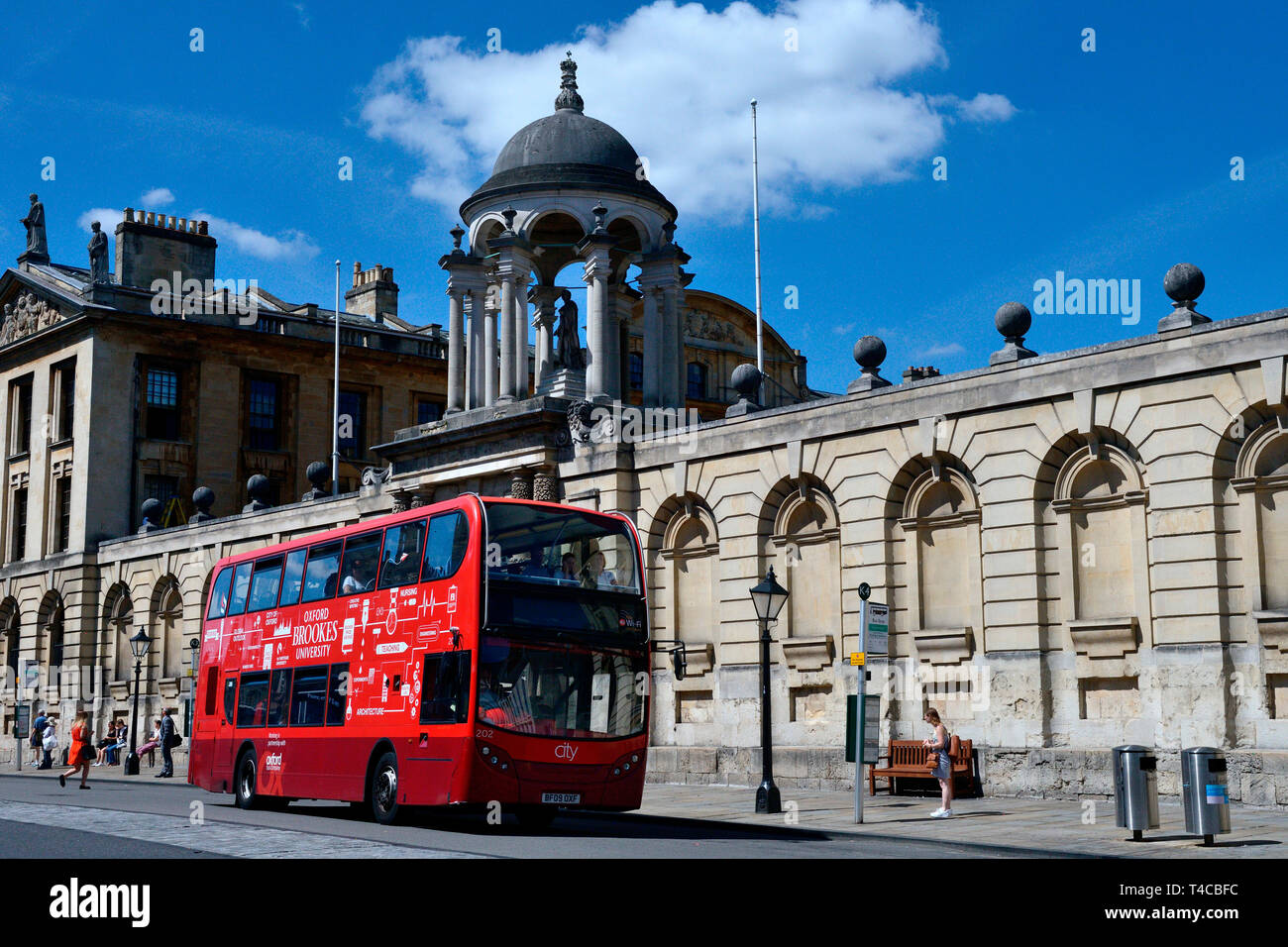 Bus in der High Street, Oxford, Oxfordshire, England, Grossbritannien Stockfoto