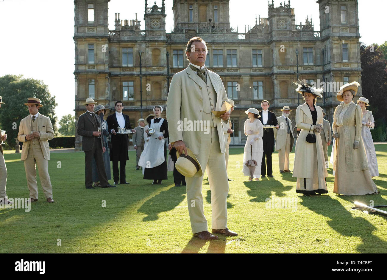 HUGH BONNEVILLE, MICHELLE DOCKERY, THOMAS HOWES und ROB JAMES - COLLIER im Downton Abbey (2010). Saison 1 Episodie 7. Credit: KARNEVAL FILME/Album Stockfoto