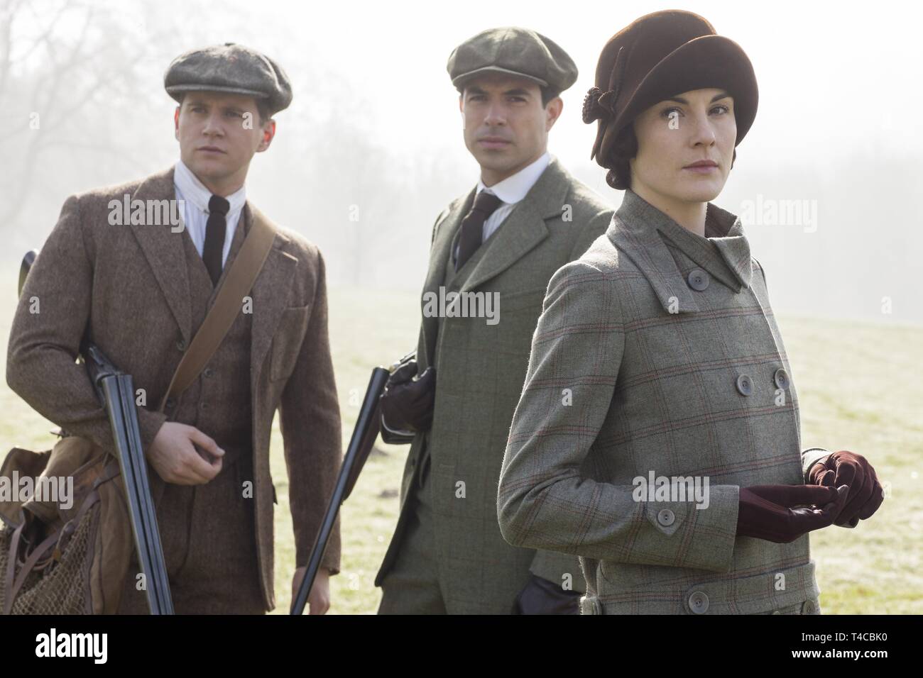 ALLEN LEECH, MICHELLE DOCKERY und TOM CULLEN in Downton Abbey (2010). Staffel 5 Episode 1. Credit: KARNEVAL FILME/Album Stockfoto