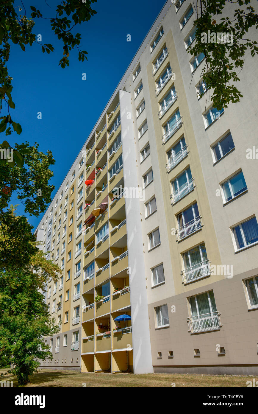 Hochhaeuser, Plattenbauten, Guertelstrasse, Prenzlauer Berg, Pankow, Berlin, Deutschland, Gürtelstraße zu erreichen Stockfoto