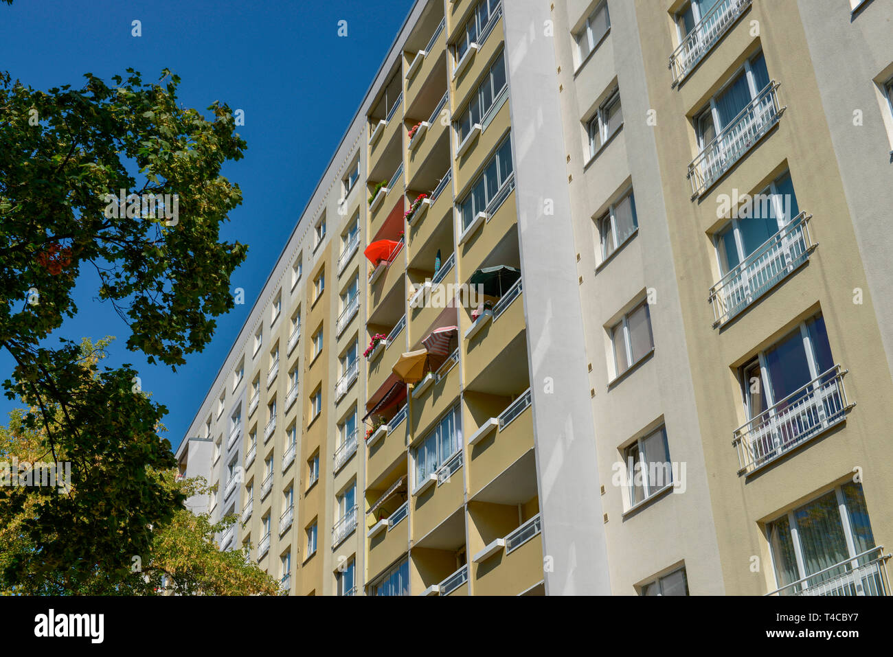 Hochhaeuser, Plattenbauten, Guertelstrasse, Prenzlauer Berg, Pankow, Berlin, Deutschland, Gürtelstraße zu erreichen Stockfoto