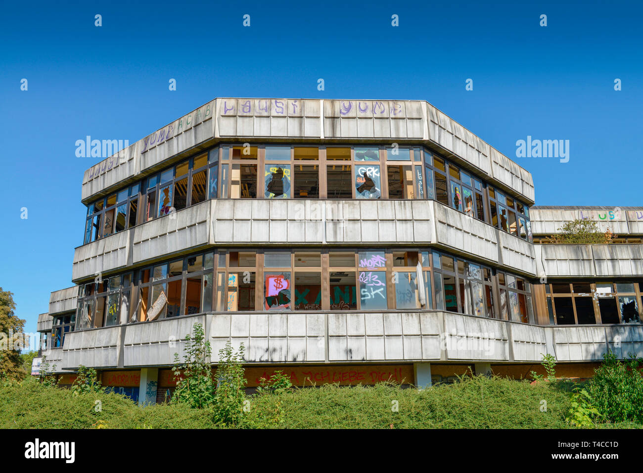 Ruinen, Kongresszentrum, Sporthotel, Konrad-Wolf-Straße, Friedrichshain, Lichtenberg, Berlin, Deutschland Stockfoto