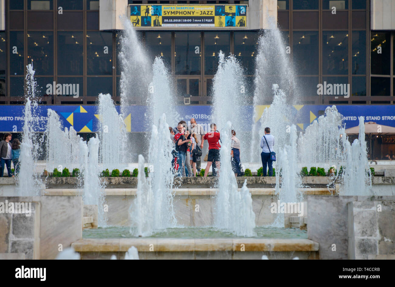 Springbrunnen, Platz vor dem Nationalen Kulturpalast, Bulevard Bulgaria, Sofia, Bulgarien Stockfoto