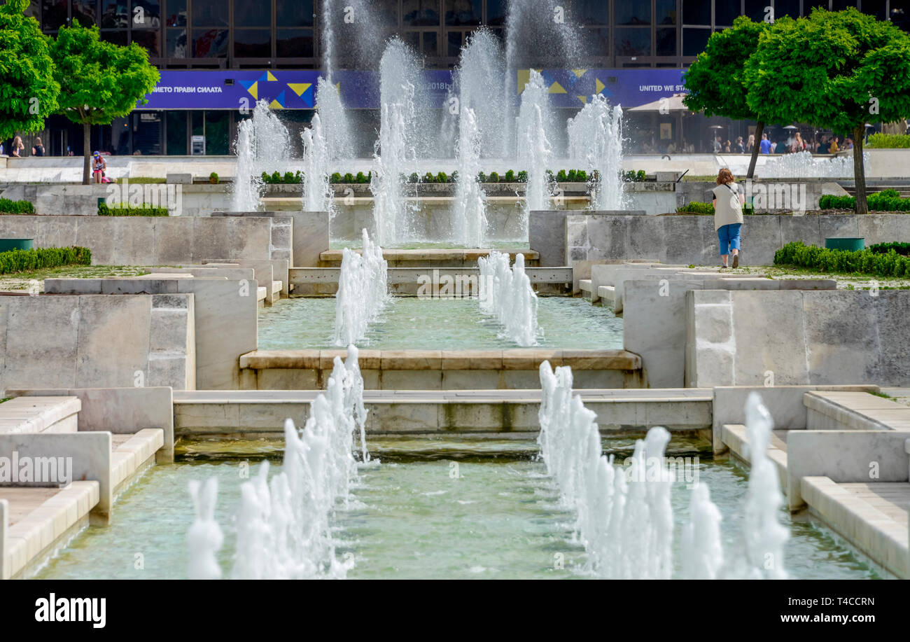 Springbrunnen, Platz vor dem Nationalen Kulturpalast, Bulevard Bulgaria, Sofia, Bulgarien Stockfoto