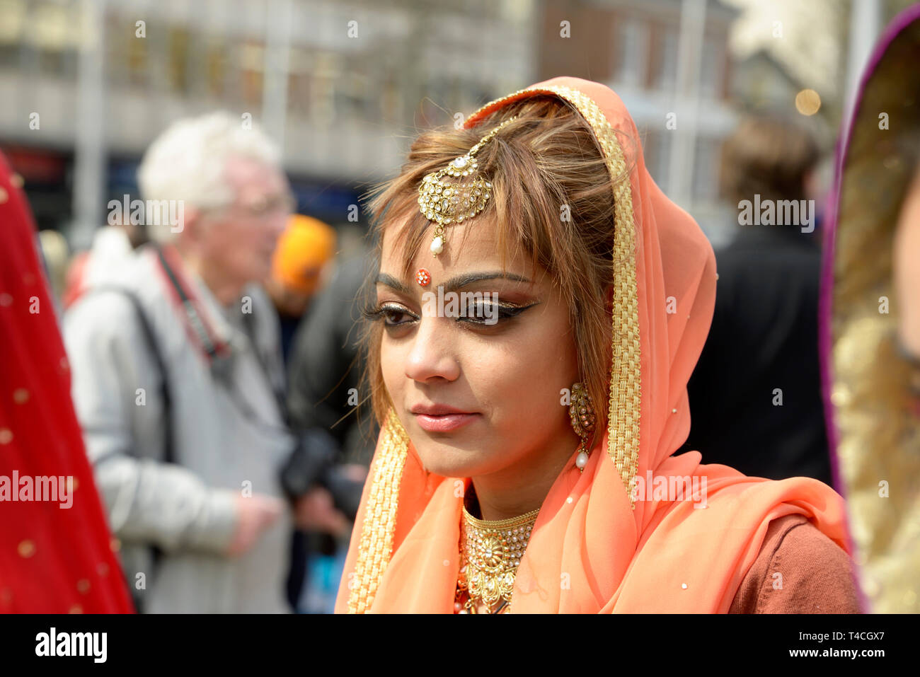 Sikh Junge Dame, bei der jährlichen Feier. Stockfoto