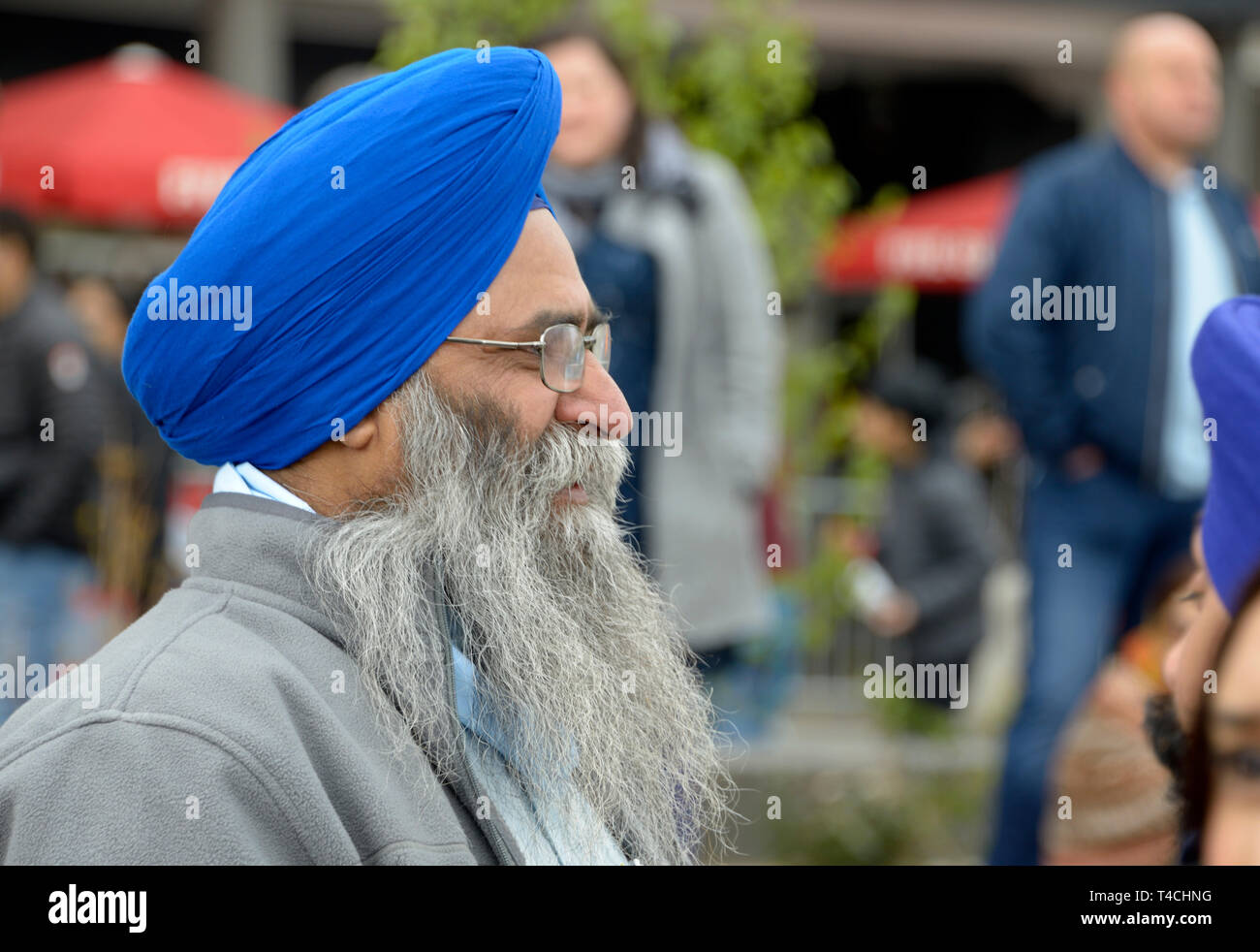 Bärtigen Sikh Mann an der Feier Stockfoto