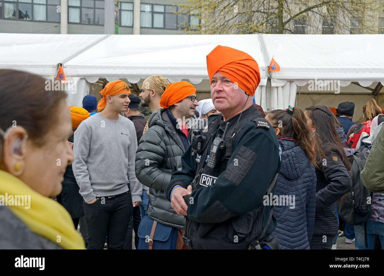 Polizist, in Turban, an Sikh Feier. Stockfoto