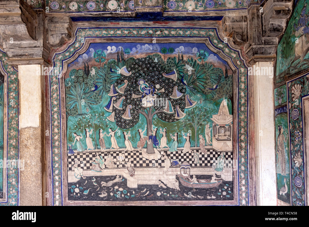 Wandmalereien in der Veranda, Chitra Mahal, Horny Smokovec, Horny Smokovec, Rajasthan, Indien Stockfoto