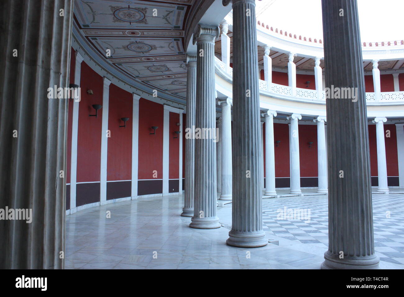 Das Innere der Zappeion, einem Gebäude in der Nationalen Gärten von Athen, Griechenland. Es ist in der Regel für Meetings und Zeremonien verwendet. Stockfoto Das Innere der Zappeion, einem Gebäude in der Nationalen Gärten von Athen, Griechenland. Es ist in der Regel für Meetings und Zeremonien verwendet. Stockfoto