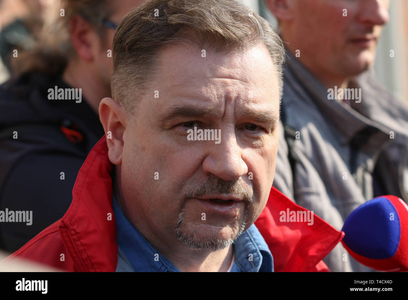 Danzig, Polen 4. April, 2019 Solidarität (NSZZ Solidarnosc) Union Vorsitzender Piotr Duda während des Protestes außerhalb der Pomorski Urzad Wojewodzki gesehen Stockfoto