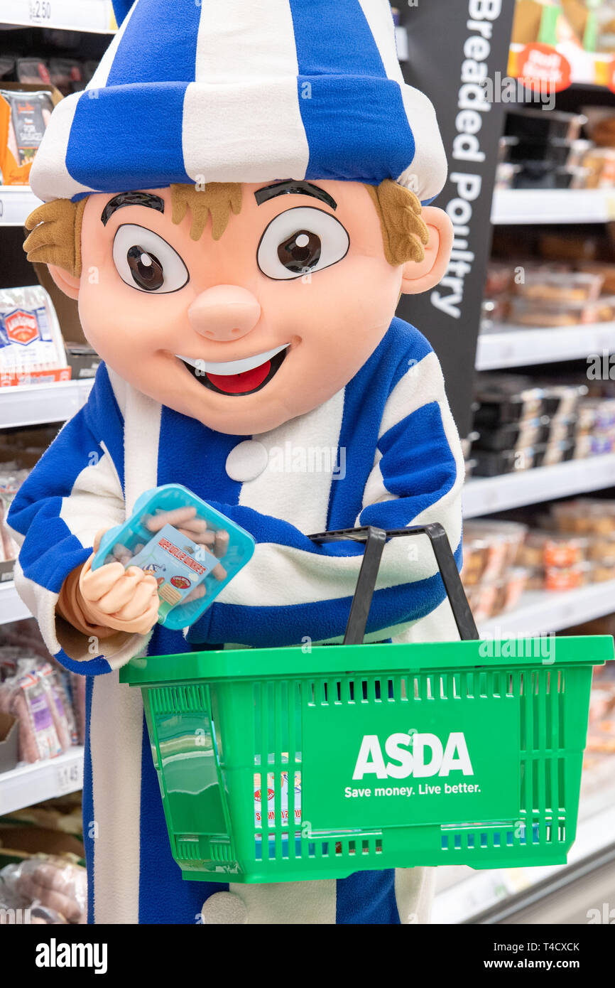 Asda Wee Willie Winkies, Pressemitteilung April 2019 WEE WILLIE WINKIES FEIERN NATIONALE NOTIERUNG Neue exklusive nationale Deal sieht schottische Kinder Sau Stockfoto