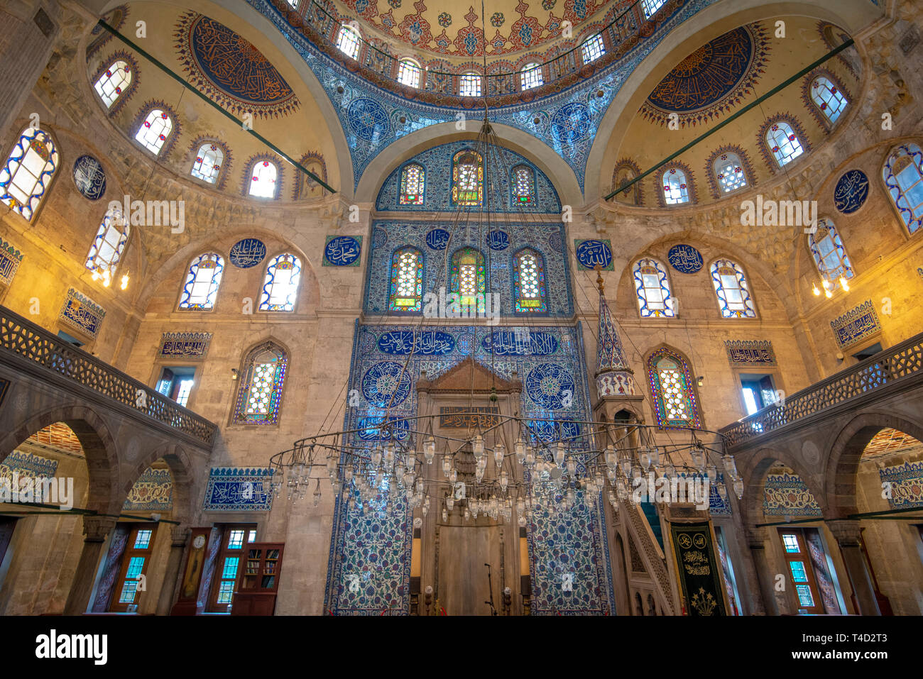ISTANBUL, TÜRKEI. Das Innere der Sokullu Mehmet Pasha Moschee, die 1578 von Mimar Sinan erbaut wurde. Im alten Stadtzentrum. Stockfoto