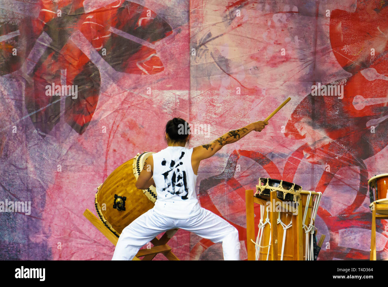 Vancouver, BC/Kanada - 14. April 2019: Japanische männliche Künstler ist auf der traditionellen Taiko Trommeln im Sakura Tage Japan Fair drum, Cherry Blossom Festival Stockfoto